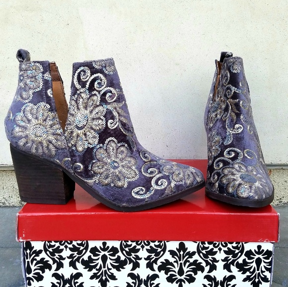 Fabulous Detailed Naughty Monkey Booties - Picture 3 of 6